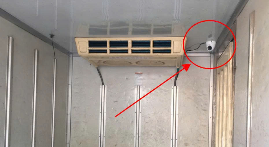 Camera có dây gắn trong thùng xe