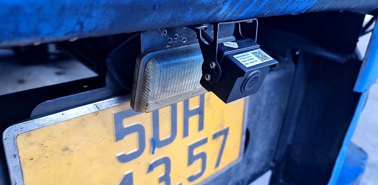 camera lùi cho xe tải