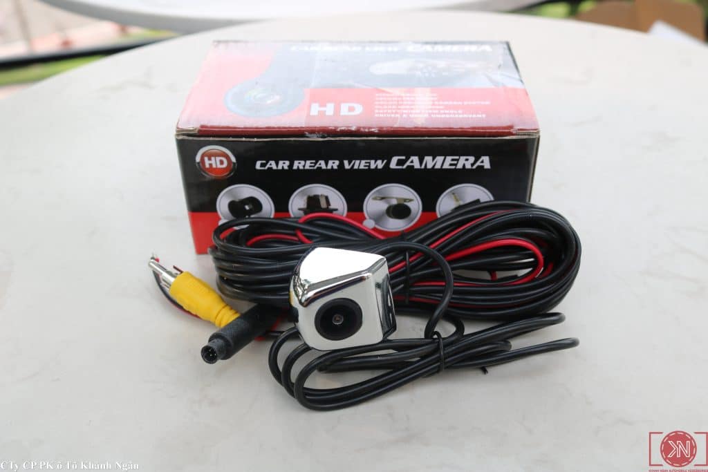 Lắp camera lùi toyota