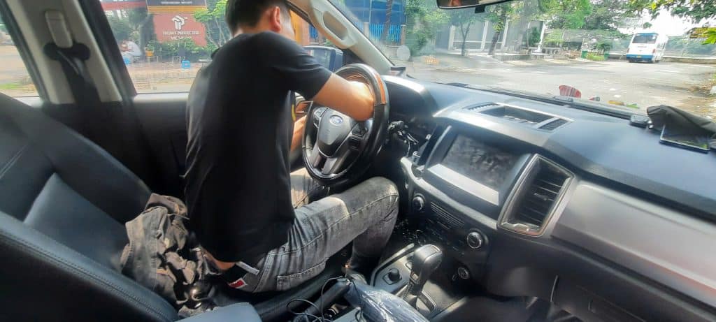 Lắp định vị ô tô ford